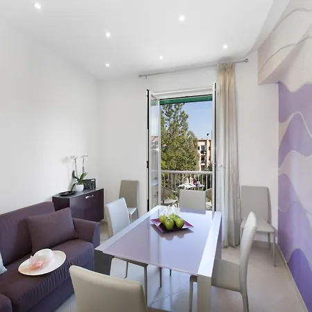 Apartment, 700m To Sandy *