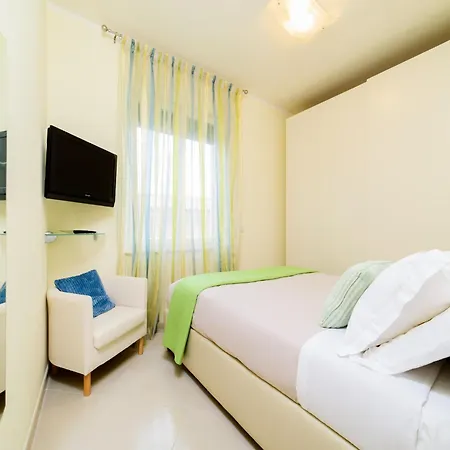 Apartment, 700m To Sandy *
