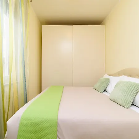 Διαμέρισμα Apartment, 700m To Sandy *